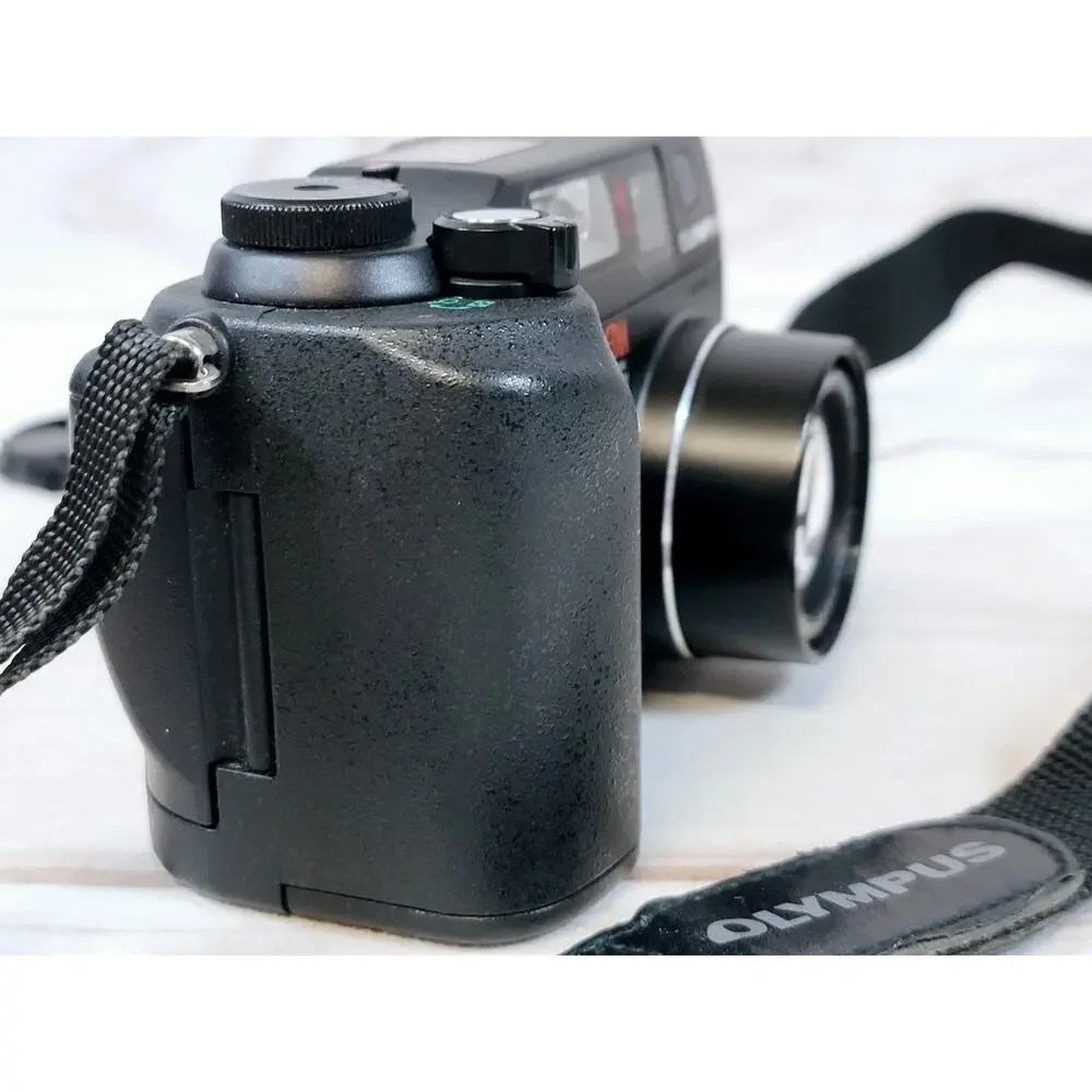 Olympus CAMEDIA C-3040 Zoom 3.3MP Digital Camera - Black W/Case Tested